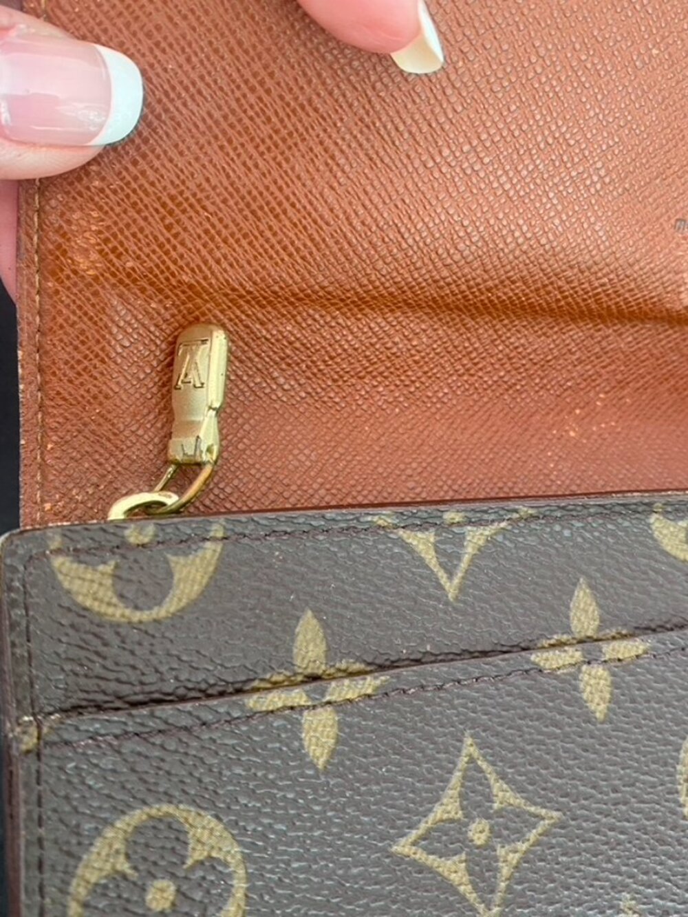 Louis Vuitton Monogram Sarah Wallet - Picture 11 of 16
